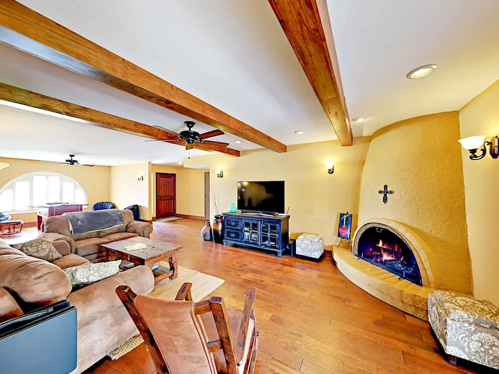 5630 E Waltann Lane Home 4 Bedrooms 2.5 Bathrooms Home