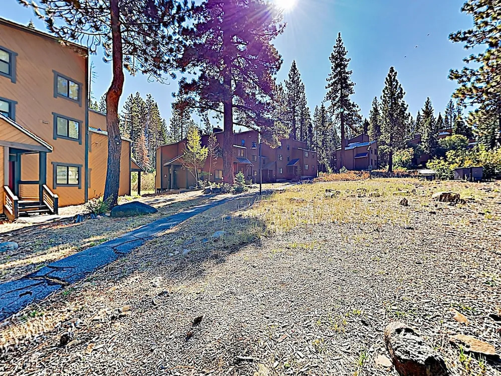 New Listing! Creekside Townhome Near Northstar Townhouse