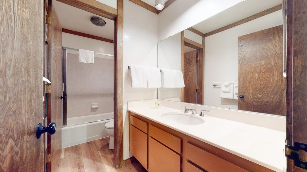 Mammoth West 124 Spacious Condo great for large group, Walk to Canyon by RedAwning