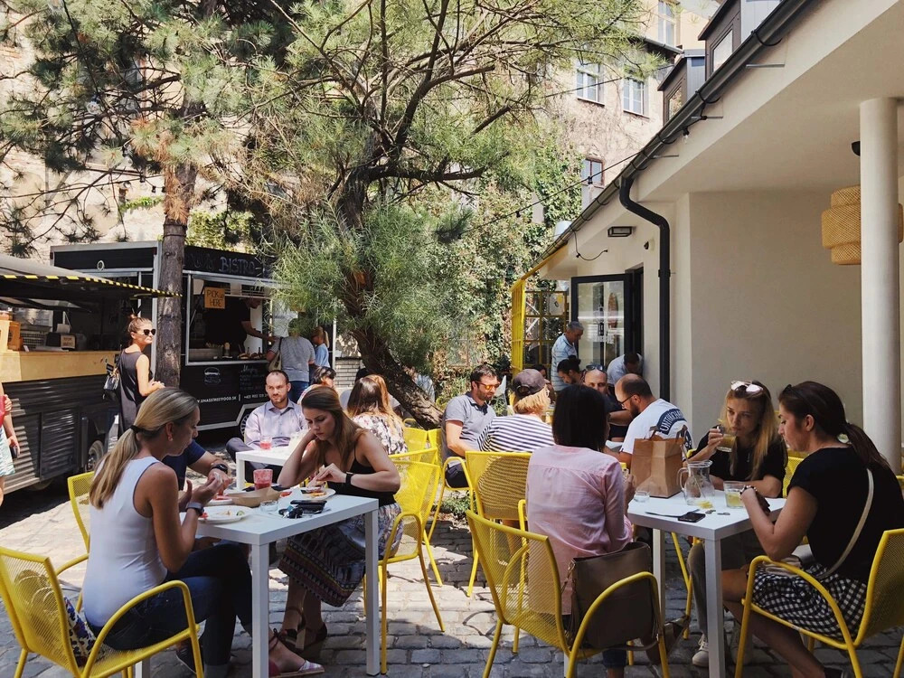 Street Food Possonium Apartments