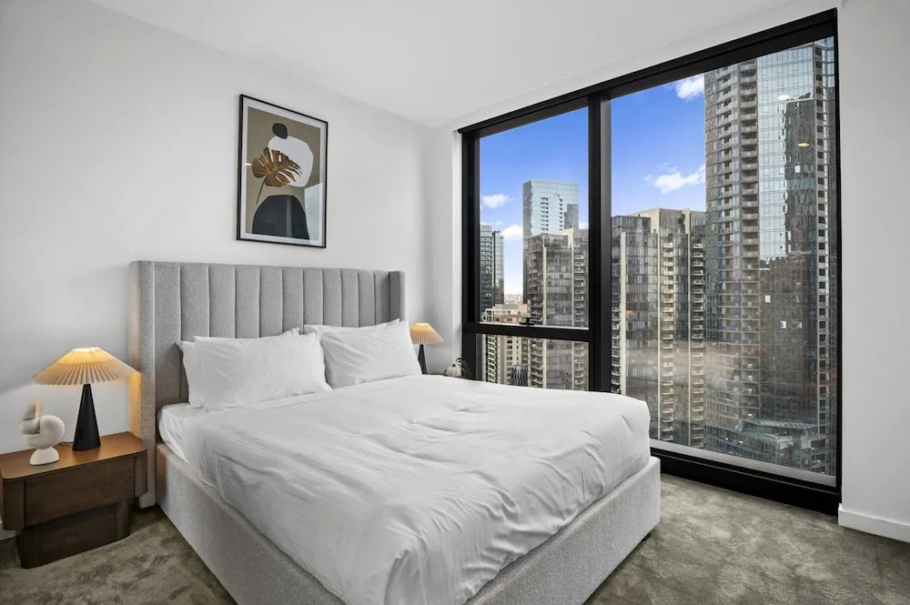 Modern 2BR Southbank Views + Pool Gym Near Casino