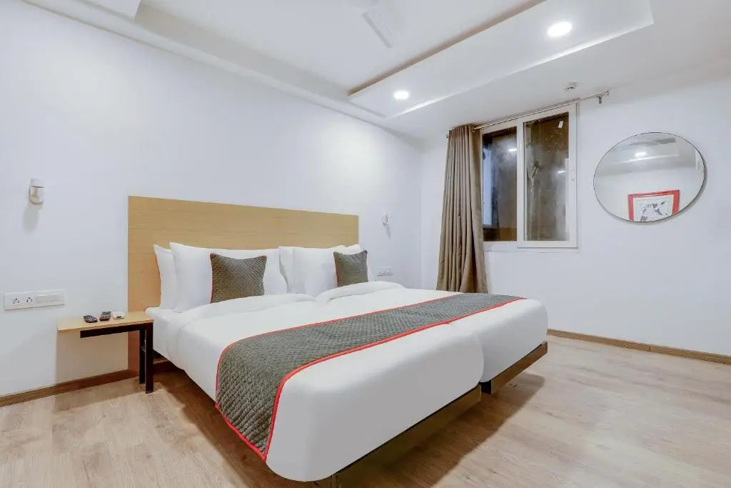 OYO Townhouse 493 Hotel Tel One Stay Near Omaxe Celebration Mall