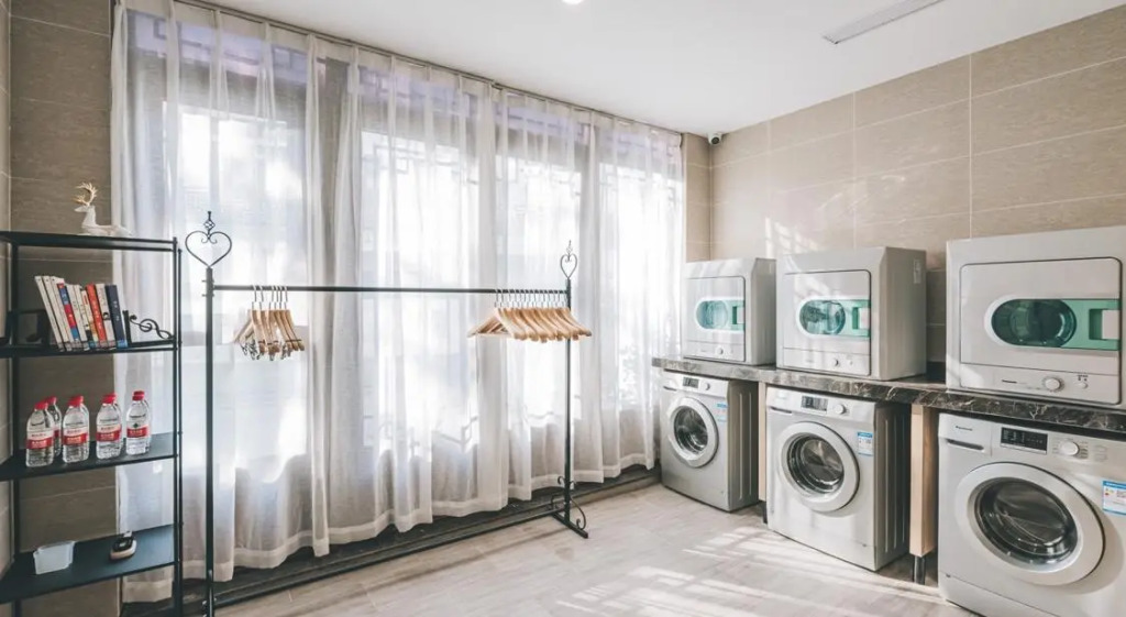 Atour Hotel Haining Leather City South Gate