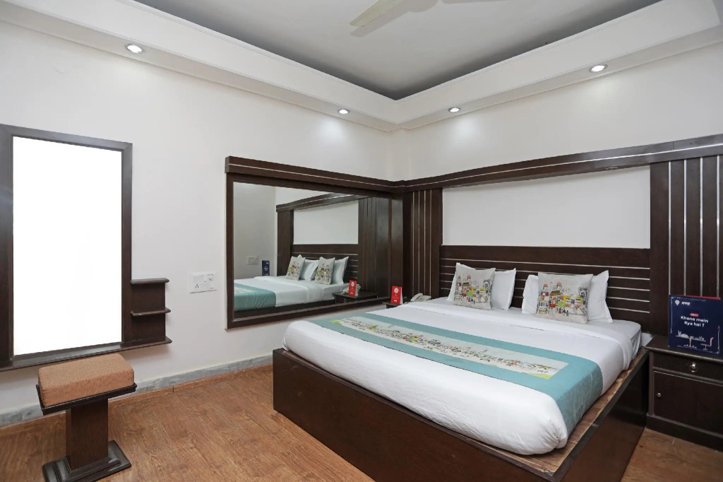 OYO 3072 Royal Villa