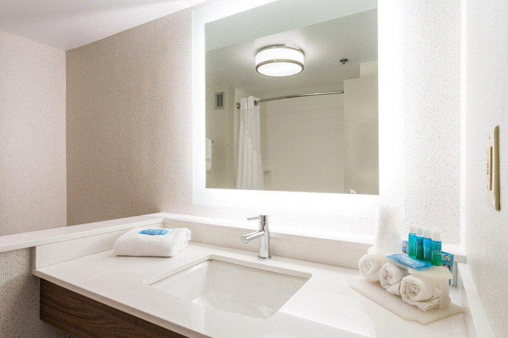 Holiday Inn Express & Suites Wilmington-University Center by IHG