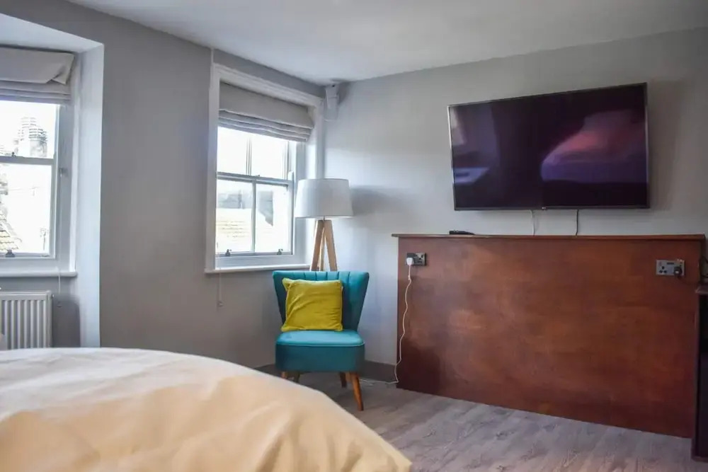 Stylish & Spacious Studio Next to Beach