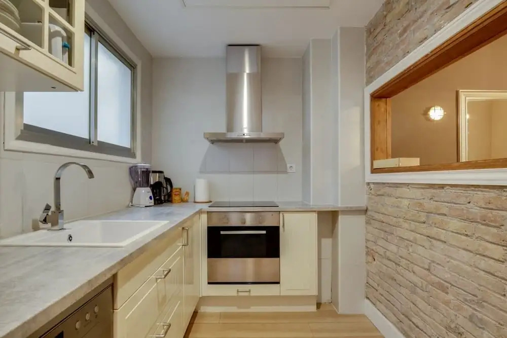Cosy 3 Bed 2 Bath in Vibrant Eixample, Near Metro