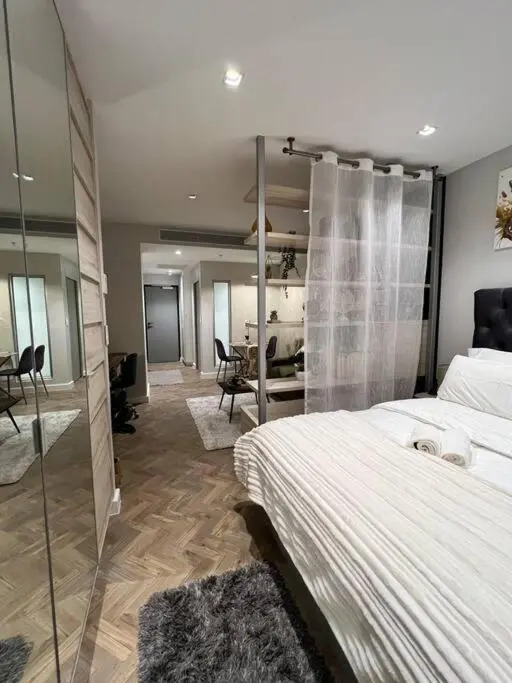 715 Foreshore Place Luxury Apartment-Cape Town CBD