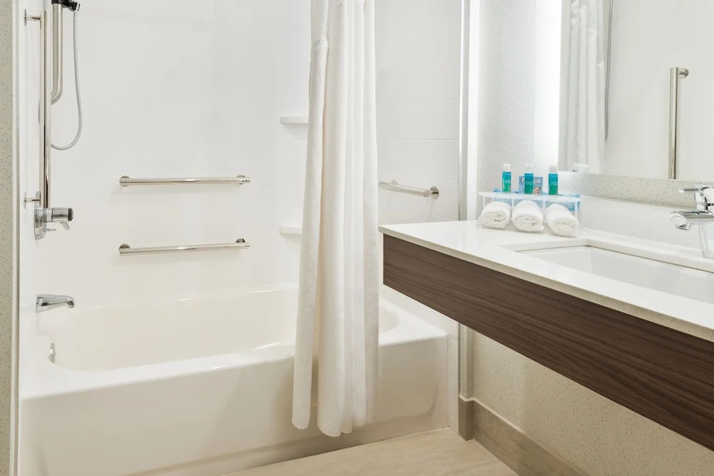 Holiday Inn Express Hotel & Suites Bentonville by IHG