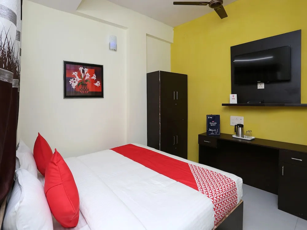 OYO 12127 Radhika Palace