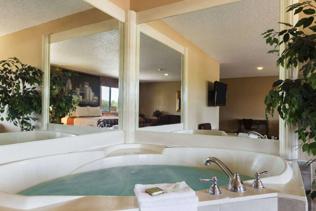 Super 8 by Wyndham Taylor/Detroit Area