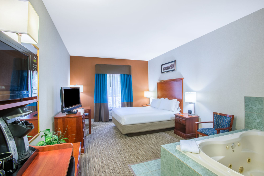Holiday Inn Express Hotel & Suites Brattleboro by IHG