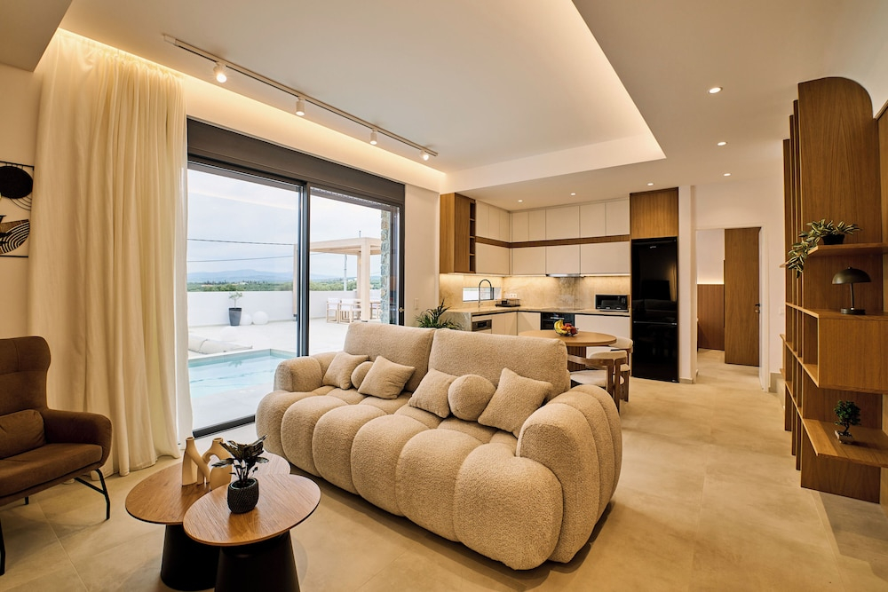 POLYTELIA - Luxury Living