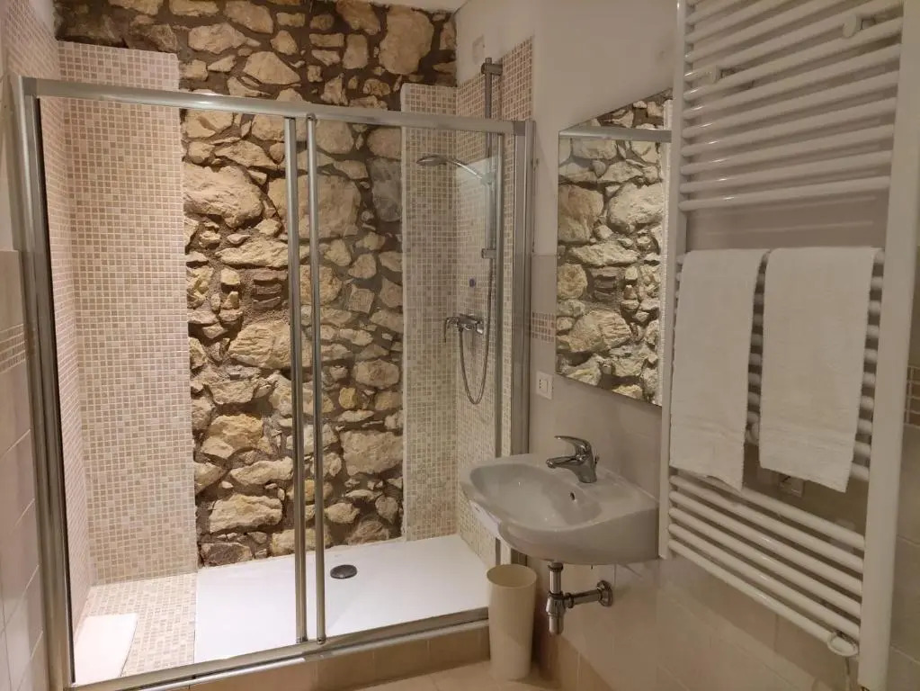 Appartamento grazioso in palazzina del 900: Verona