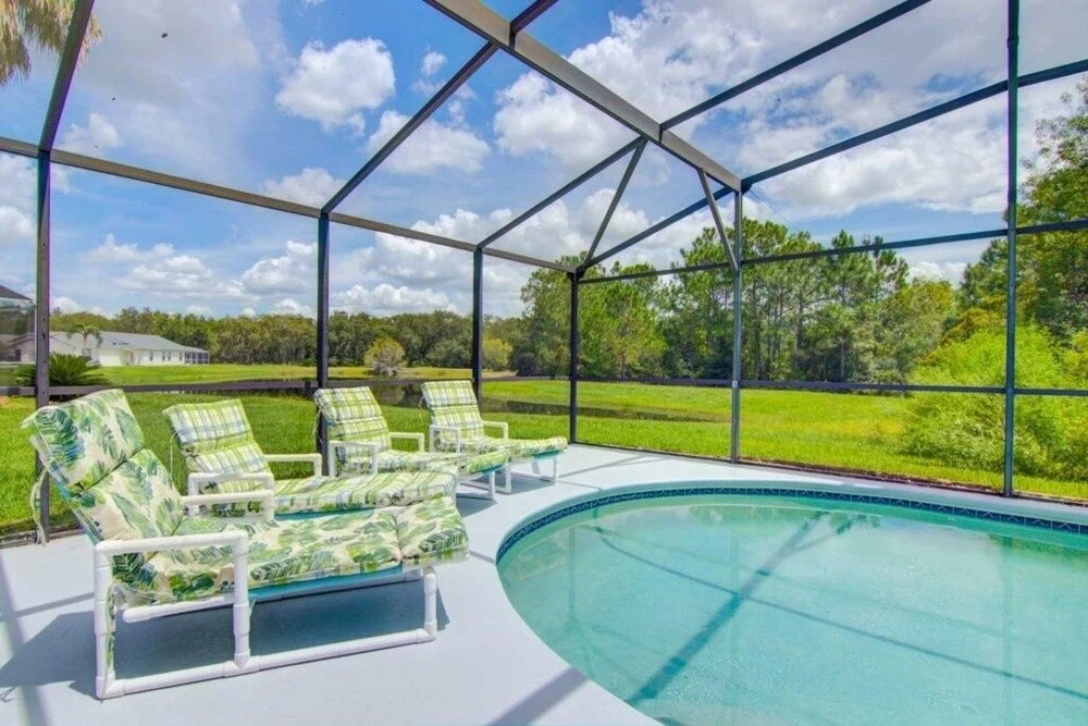 South Facing/pet Friendly Pool ! 5 Bedroom Home