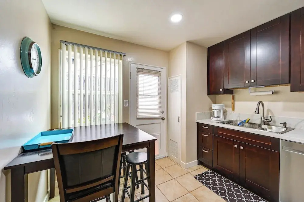 Pacific Beach Apartment: Walk to Beach & Pier!