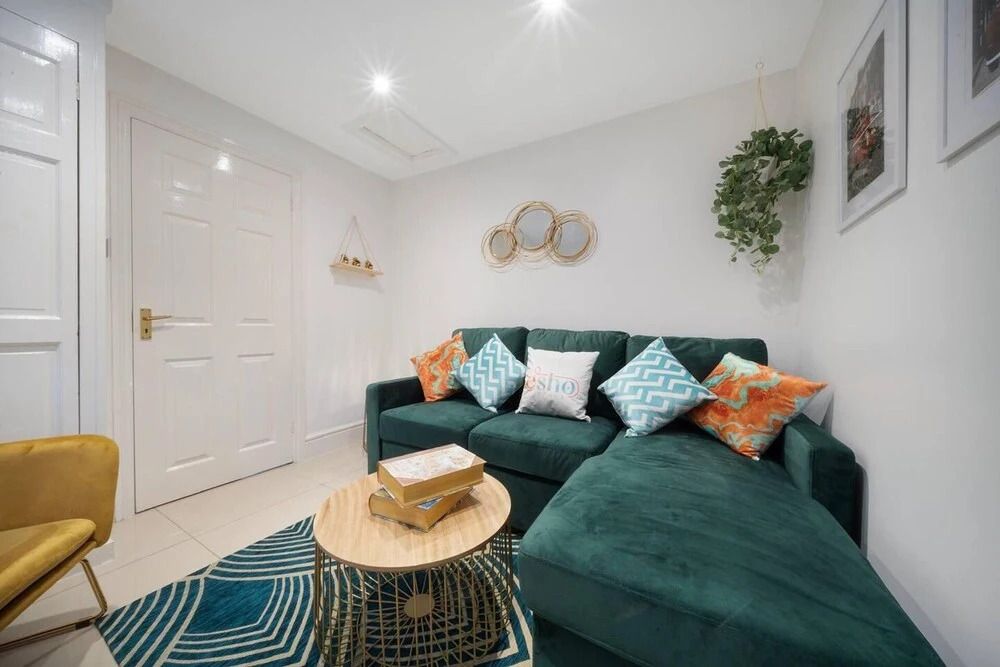 1 bed house, Free on street parking, Central