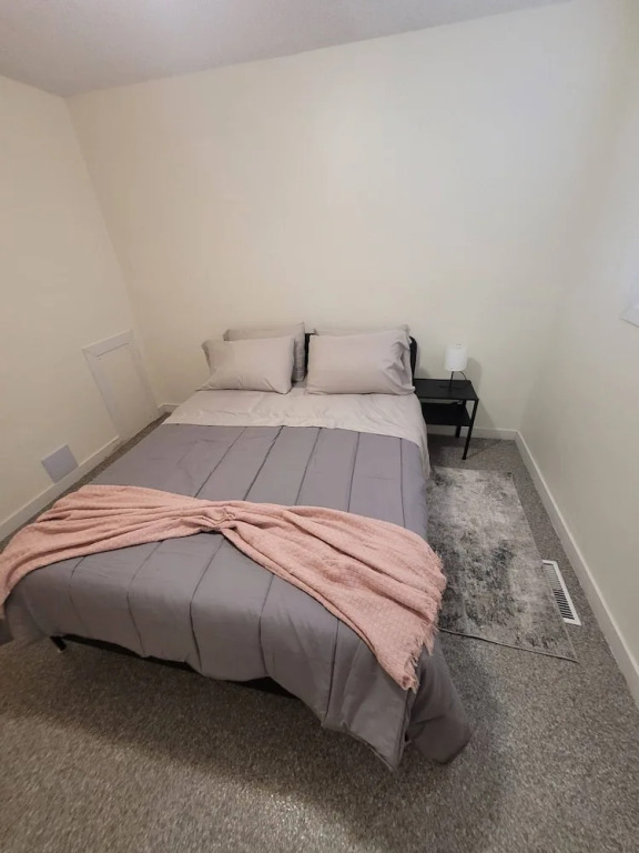 Modern 2BR Near Downtown & Expo Centre