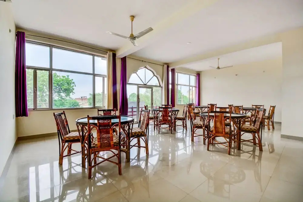 OYO 19951 Hotel Saif
