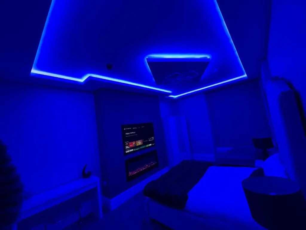 1 Bed Flat - Sleeps 2 - Hot Tub - Parking - Wifi