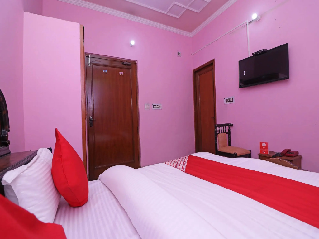 OYO 26906 Hotel Tarang
