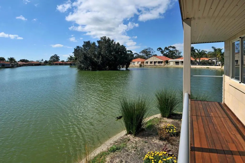 Lakeside Holiday Apartments