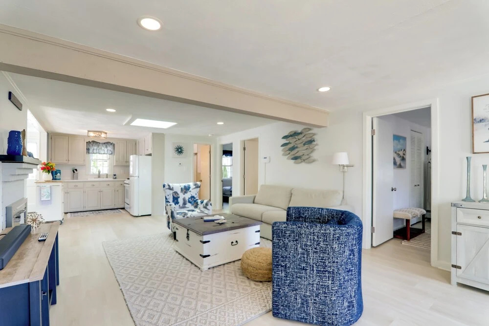 Charming West Yarmouth Home ~ 2 Mi to Beach!