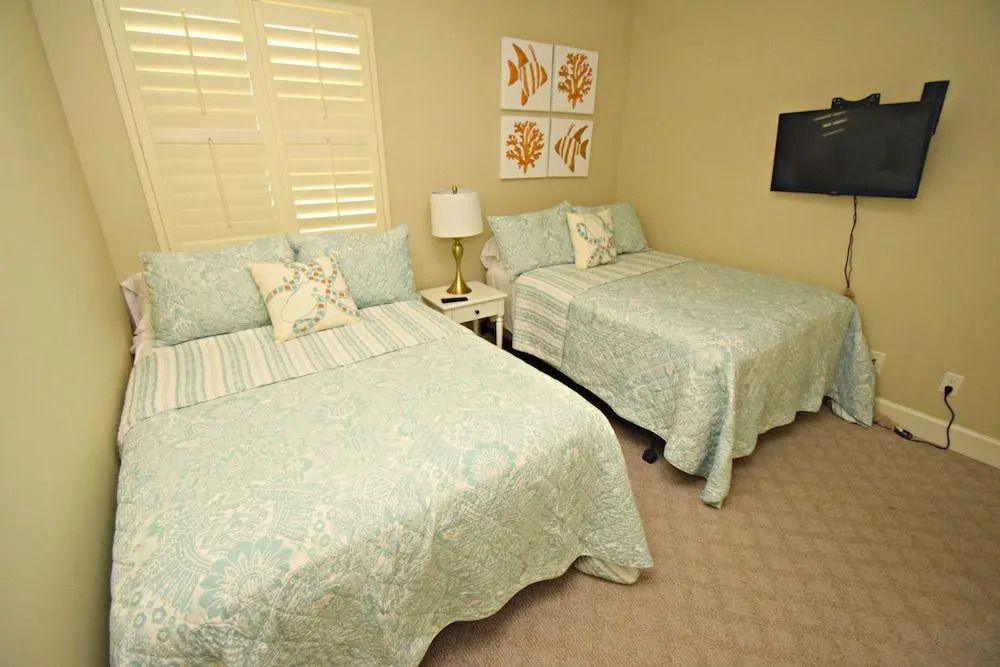 Broadmoor 1002 by RedAwning