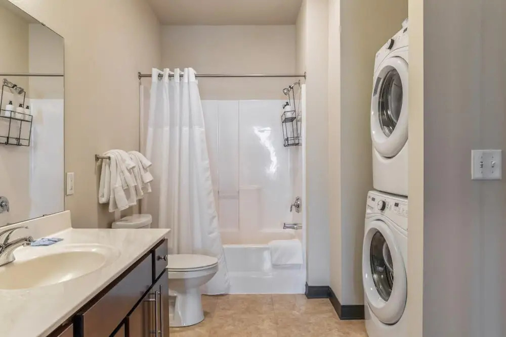 Milwaukee Adorable 1BD 1BA Downtown Apartment
