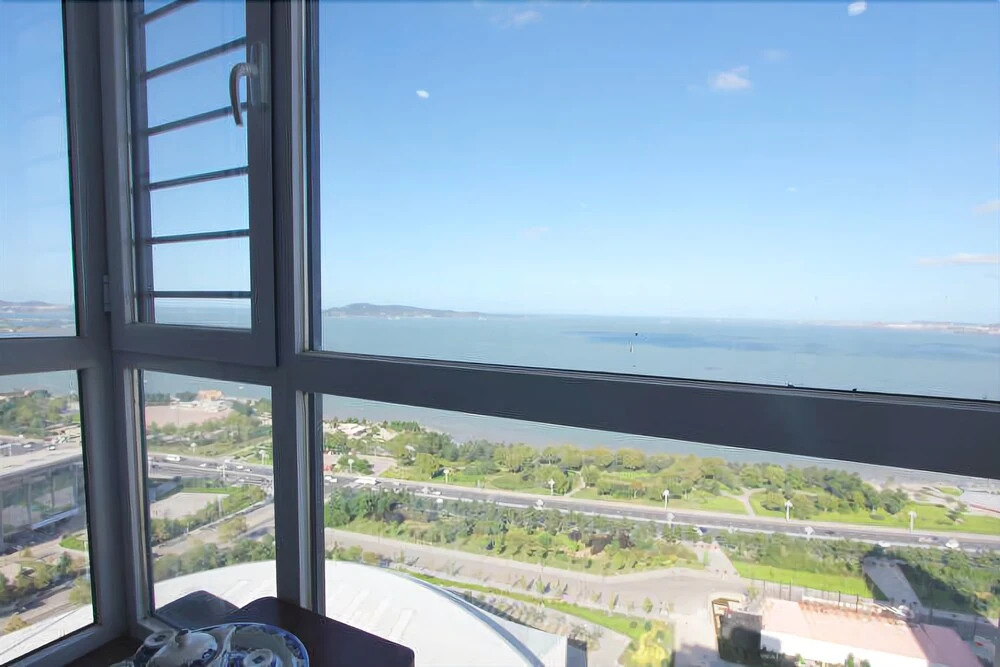 Weihai Zhazhichuang Theme Hotel