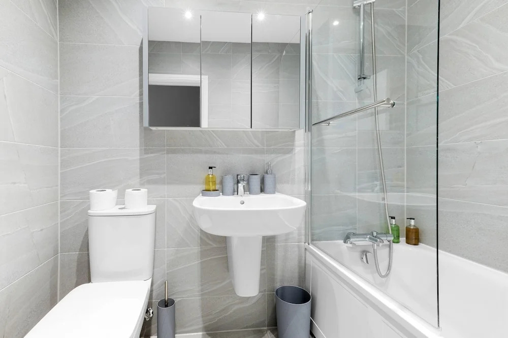The Modern Apartments - 2 Bedroom with Parking by 360Stays