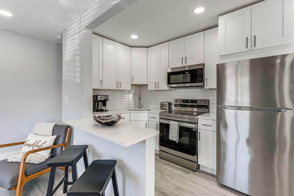 Walk to Gulf: Madeira Beach Condo w/ Patio