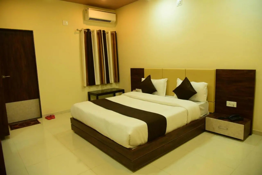 Hotel  Savera Palace