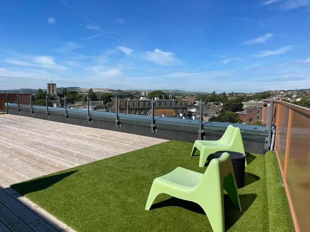 Superior 2 Bedroom Condo With Stunning Sea Views