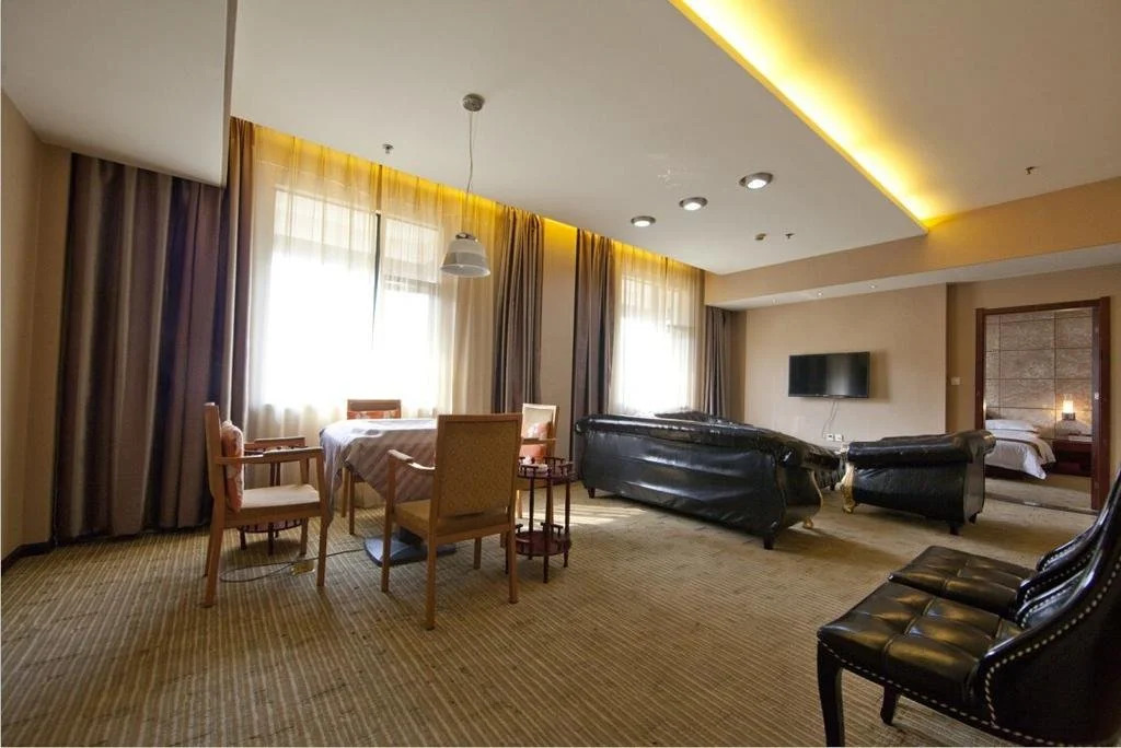Jingzhou Huangting Holiday Hotel
