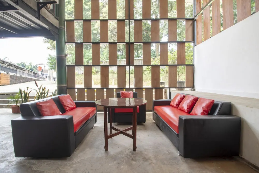 Bwalk Hotel by OYO Rooms