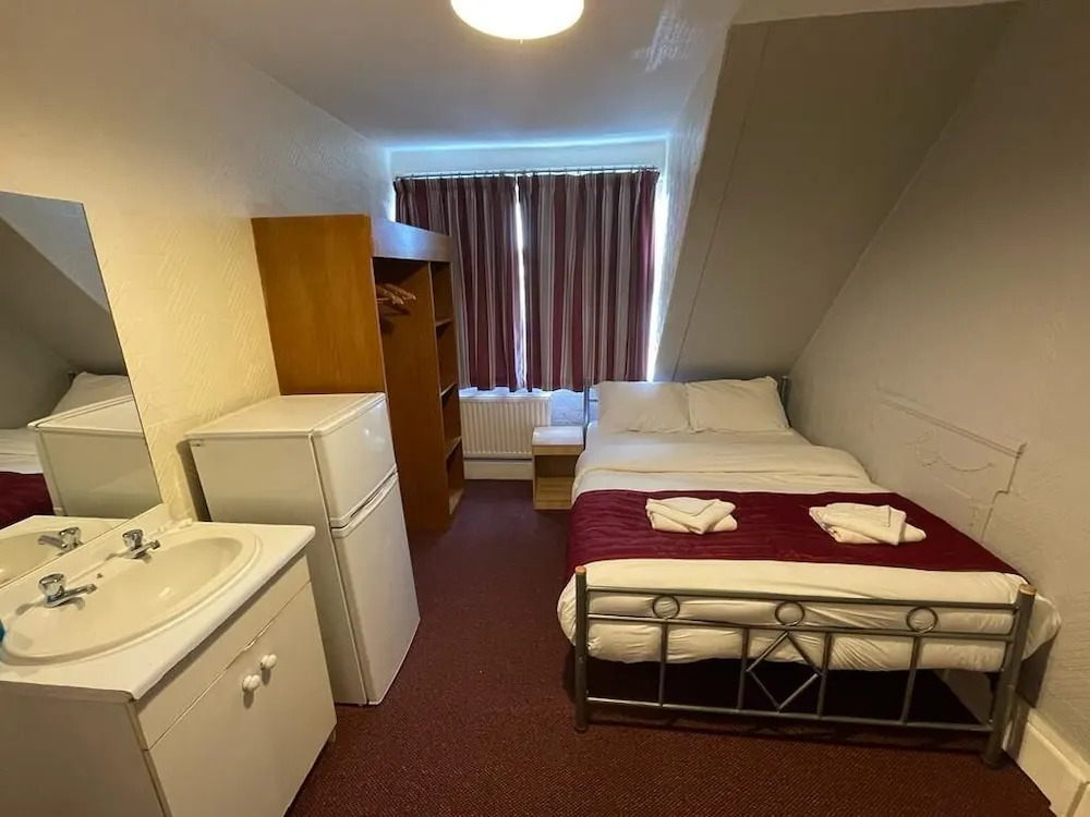 ST NICHOLAS HOTEL