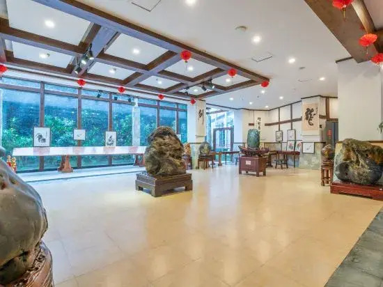 Hot Spring Forest Holiday Hotel