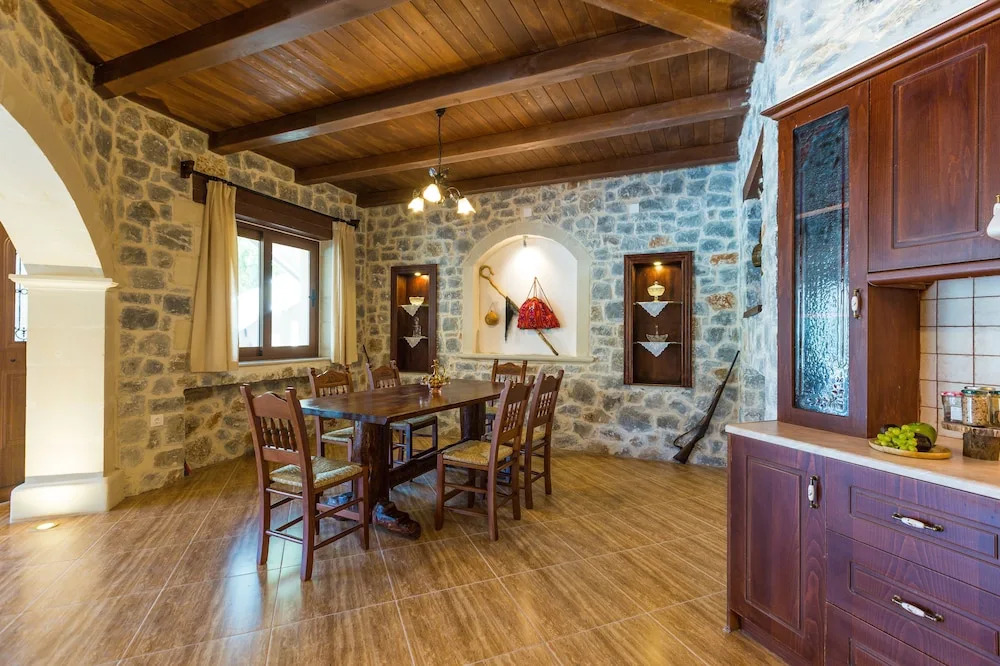 Villa Asigonia with Heated Pool & Whirlpool
