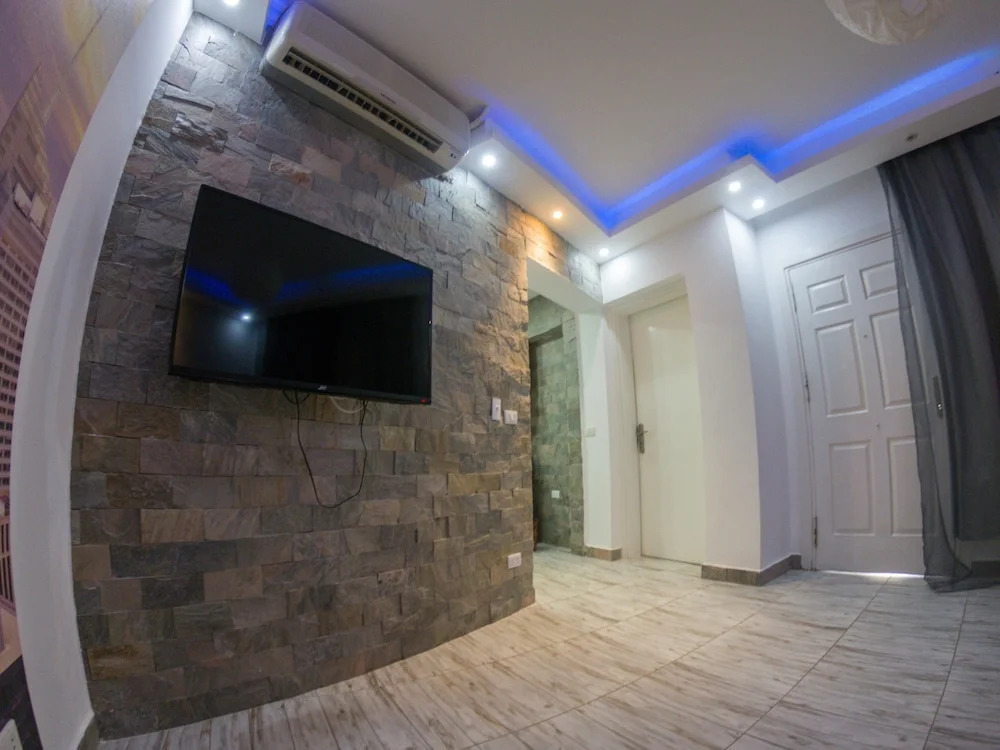 One Bedroom Apart Deep Purple by Pool