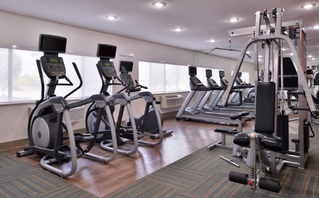 Holiday Inn Express & Suites Farmington Bloomfield by IHG