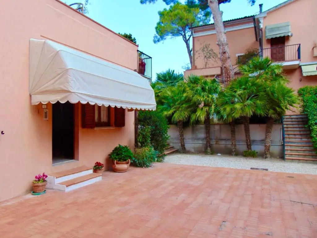 N80 - Numana, bilocale con terrazzo in centro
