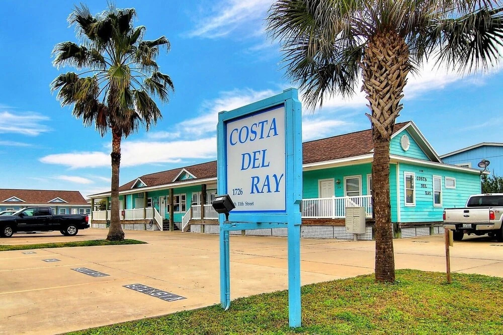 Costa Del Ray #1 2 Bedroom Condo by Redawning