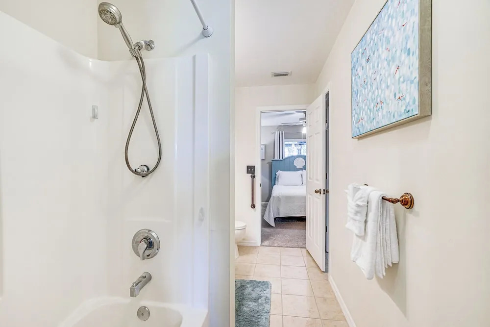 Cape Coral Home w/ Screened Porch: 4 Mi to Beach!