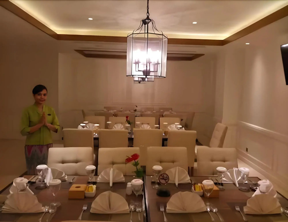 Elmi Hotel