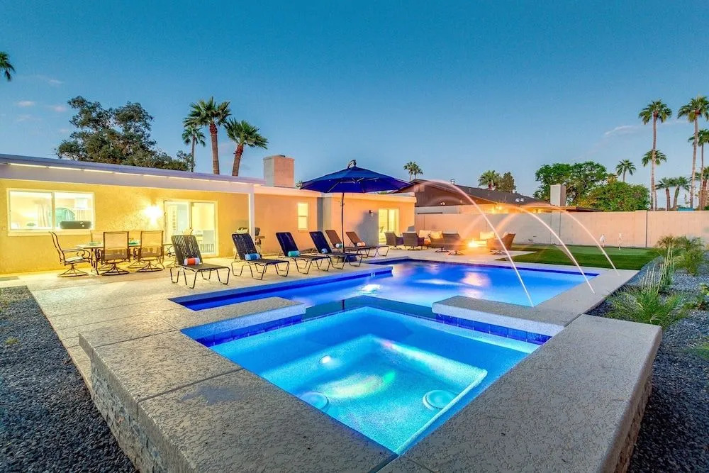 Luxury Scottsdale home w/ Heated Pool, Spa, Putting Green, fire pit, & more! by RedAwning