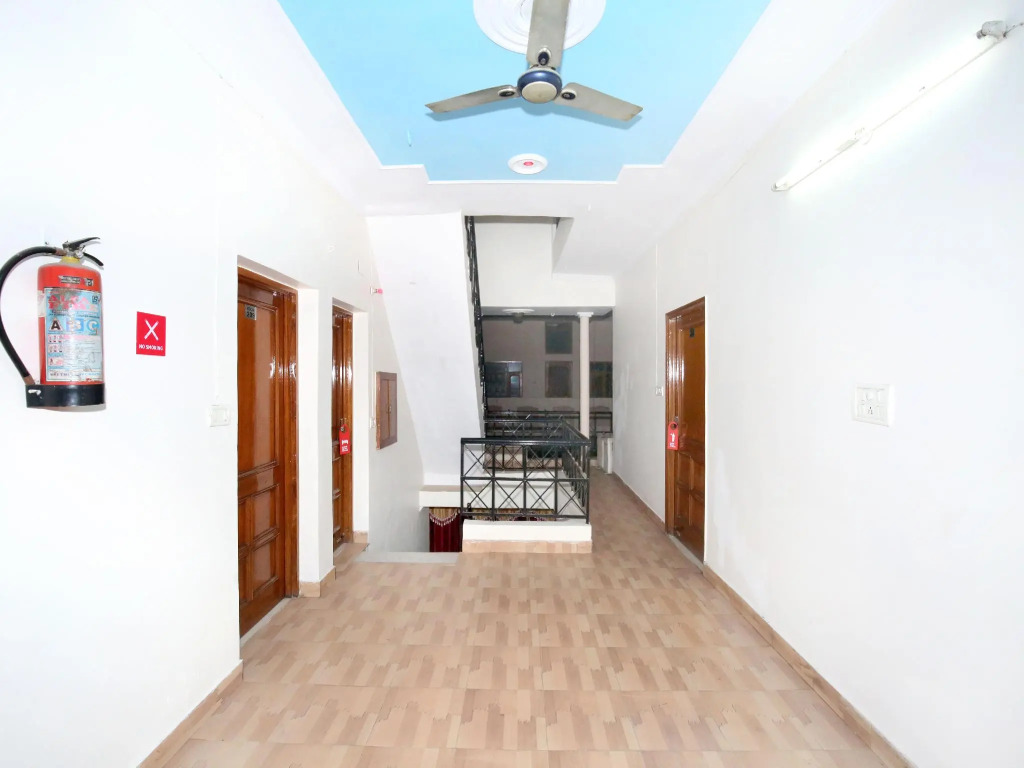 OYO 10539 Hotel Holiday Classic