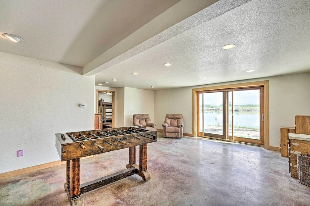 Lakefront Country Home w/ Waterslide & Trampoline!