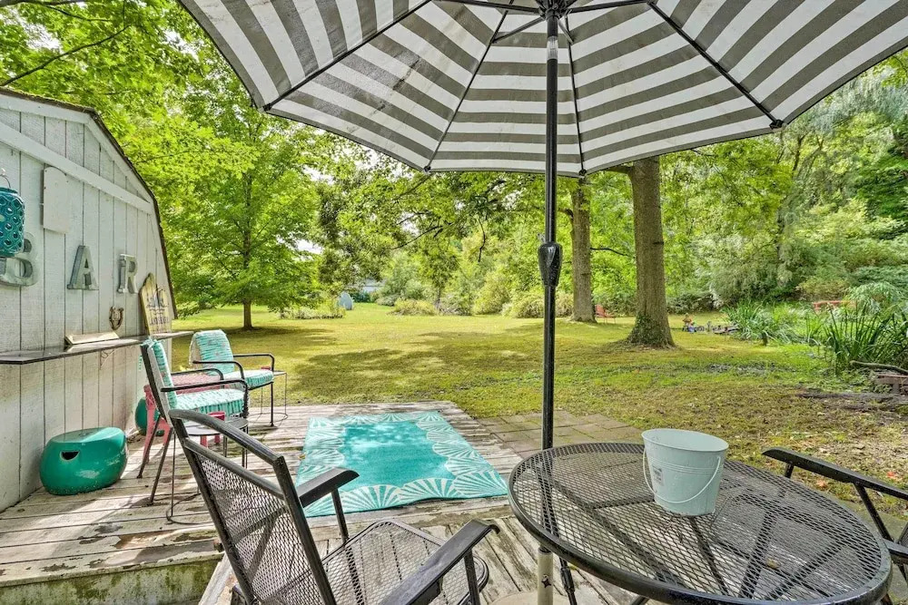 Darling Cottage ~ 1 Mi to Lake Erie Beach!