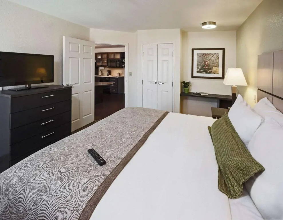 Candlewood Suites Kansas City-Overland Park